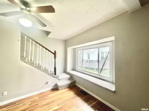 504 E Smith St, Benton, IL 62812 photo 6