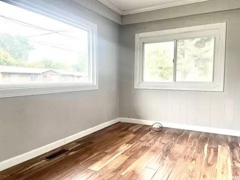504 E Smith St, Benton, IL 62812 photo 5