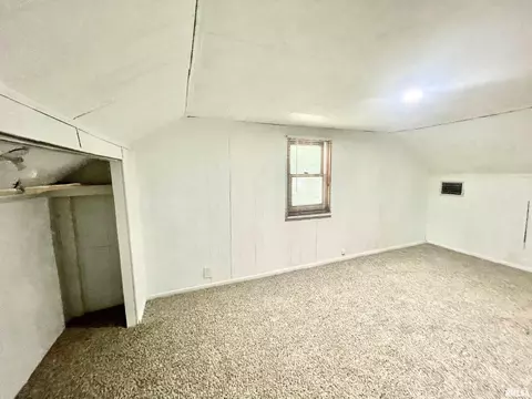 504 E Smith St, Benton, IL 62812 photo 14