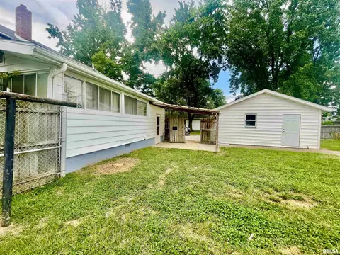 504 E Smith St, Benton, IL 62812 photo 21