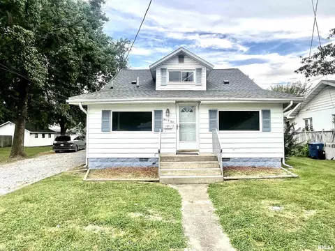 504 E Smith St, Benton, IL 62812 photo 1
