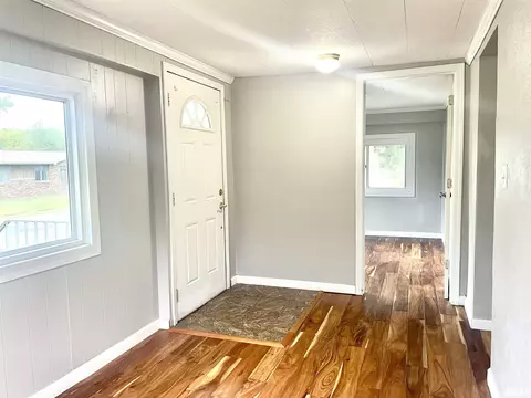504 E Smith St, Benton, IL 62812 photo 8