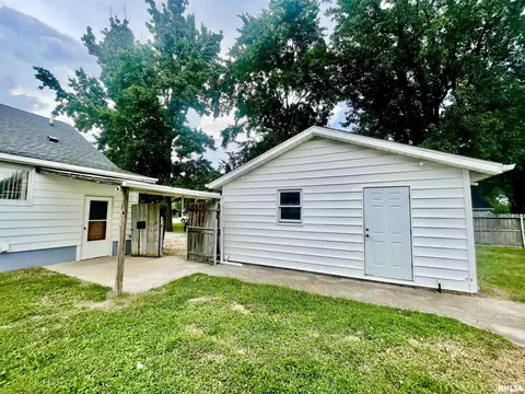 504 E Smith St, Benton, IL 62812 photo 24