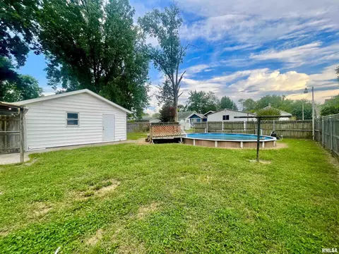 504 E Smith St, Benton, IL 62812 photo 23