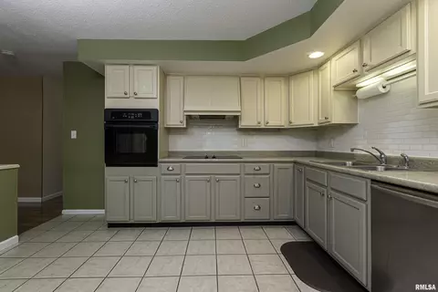 905 E Clark Trl, Herrin, IL 62948 photo 9