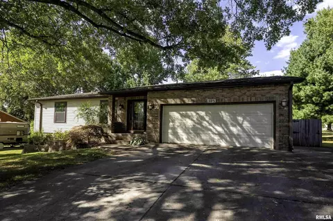 905 E Clark Trl, Herrin, IL 62948 photo 1