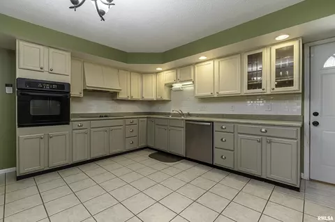 905 E Clark Trl, Herrin, IL 62948 photo 6