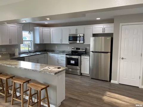 1328 Dean St, Centralia, IL 62801 photo 5