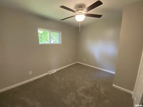 1328 Dean St, Centralia, IL 62801 photo 9