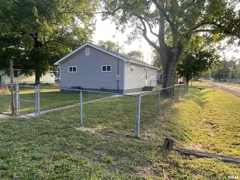 1328 Dean St, Centralia, IL 62801 photo 2