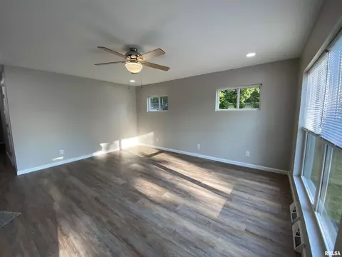 1328 Dean St, Centralia, IL 62801 photo 8