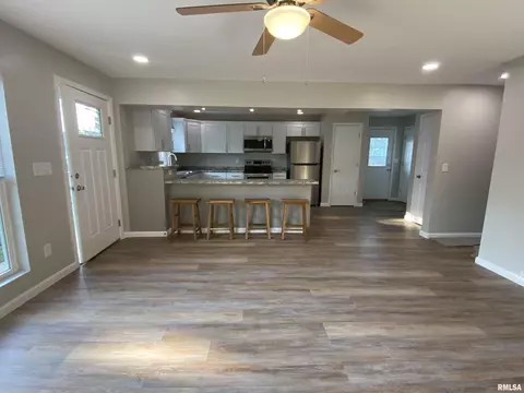 1328 Dean St, Centralia, IL 62801 photo 4