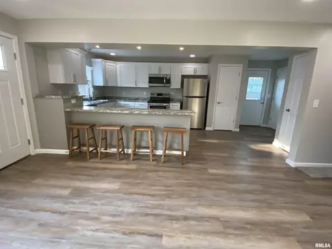 1328 Dean St, Centralia, IL 62801 photo 3