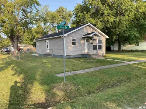 1328 Dean St, Centralia, IL 62801 photo 1