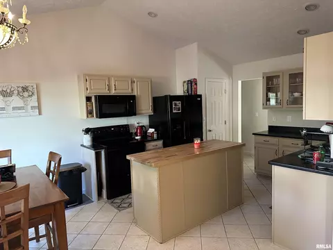 512 Jay Dr, Mount Vernon, IL 62864 photo 4