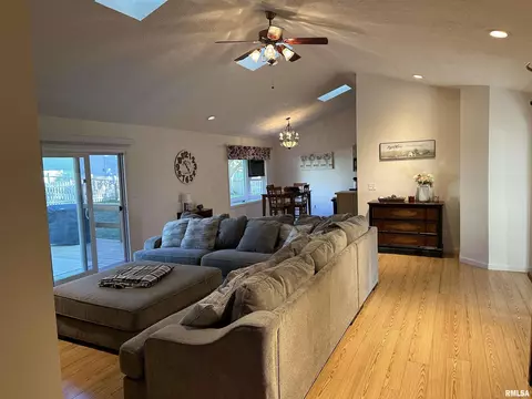 512 Jay Dr, Mount Vernon, IL 62864 photo 2