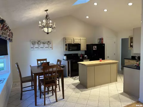 512 Jay Dr, Mount Vernon, IL 62864 photo 5