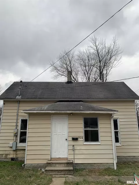 906 S State St, Christopher, IL 62822 photo 1