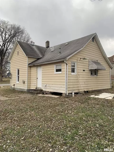 906 S State St, Christopher, IL 62822 photo 3