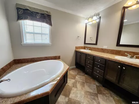 2413 E Old Union Rd, Mount Vernon, IL 62864 photo 17