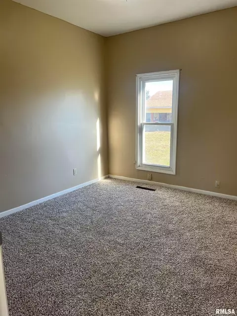 209 W Ernestine Ave, Christopher, IL 62822 photo 7