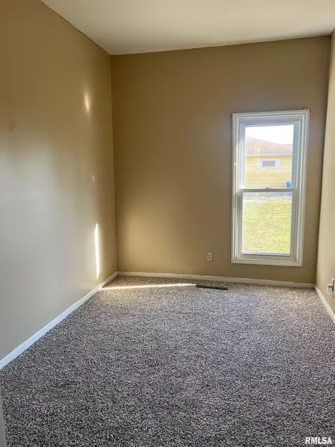 209 W Ernestine Ave, Christopher, IL 62822 photo 6