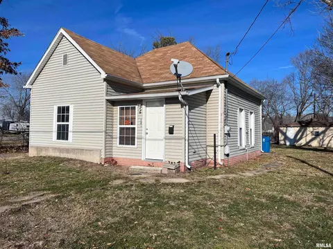 209 W Ernestine Ave, Christopher, IL 62822 photo 1