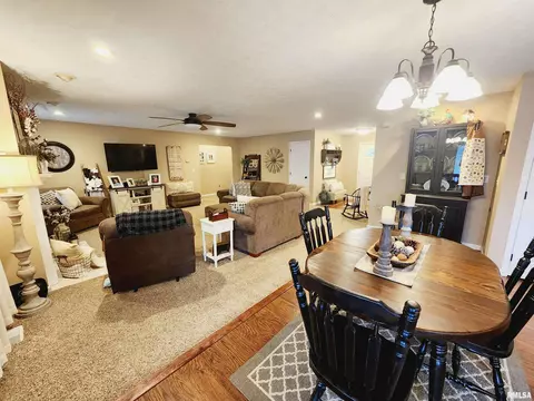 317 E Beacon Ct, Mount Vernon, IL 62864 photo 5