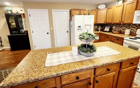 317 E Beacon Ct, Mount Vernon, IL 62864 photo 12