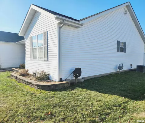317 E Beacon Ct, Mount Vernon, IL 62864 photo 2