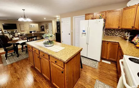 317 E Beacon Ct, Mount Vernon, IL 62864 photo 11