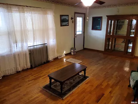 223 N George St, Hurst, IL 62949 photo 7