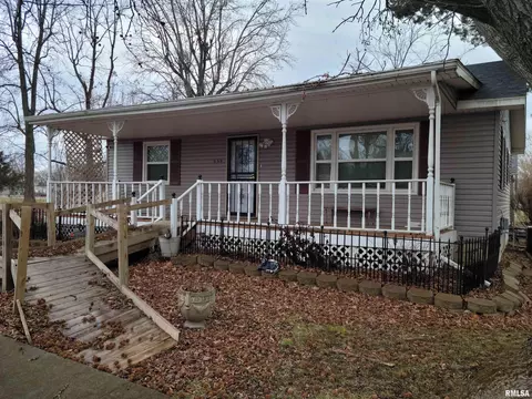 223 N George St, Hurst, IL 62949 photo 2