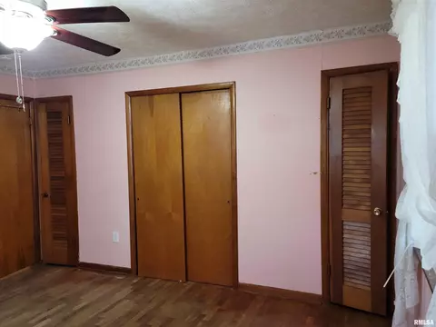 223 N George St, Hurst, IL 62949 photo 16