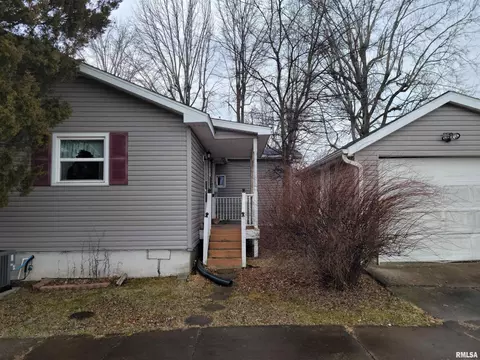 223 N George St, Hurst, IL 62949 photo 4