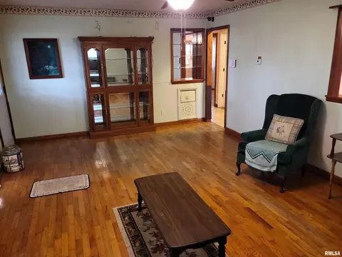 223 N George St, Hurst, IL 62949 photo 8