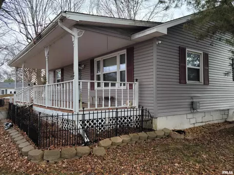 223 N George St, Hurst, IL 62949 photo 3
