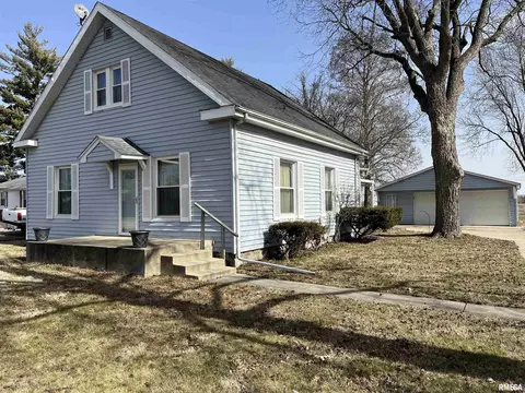 216 S Mine St, Sandoval, IL 62882