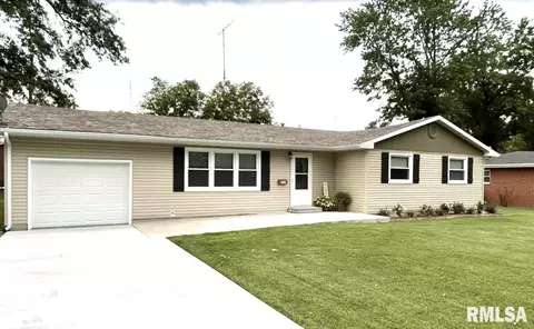 628 Sara Dr, Centralia, IL 62801 photo 2
