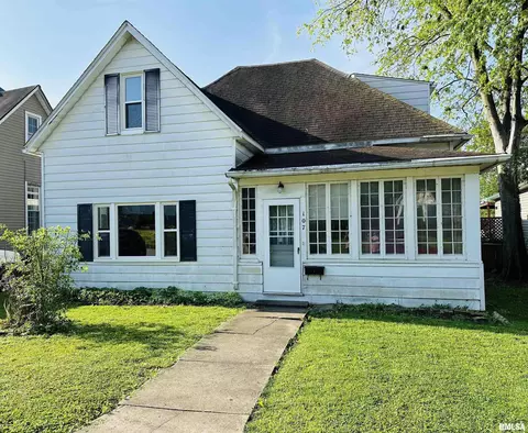 107 E Lincoln St, Harrisburg, IL 62946