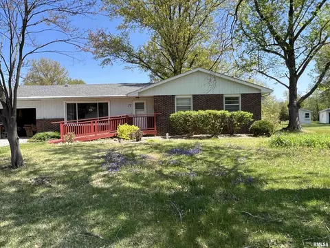 17 Crestwood Ln, Centralia, IL 62801