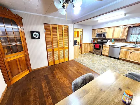 1441 E 3rd St, Centralia, IL 62801 photo 10