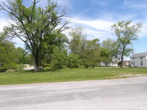 1100 W Washington St, Benton, IL 62812
