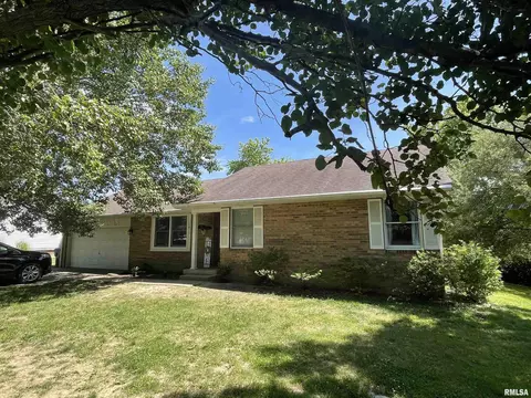 1611 Dain Dr, Carmi, IL 62821 photo 1
