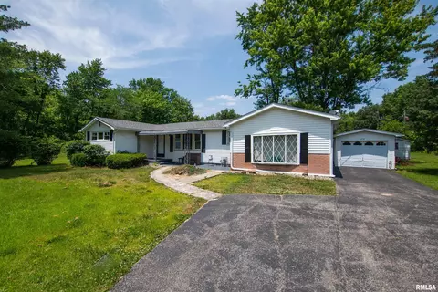 605 W State St, Buckner, IL 62819