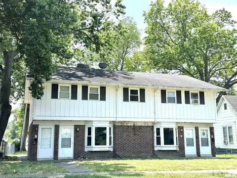 1221 E Broadway, Centralia, IL 62801