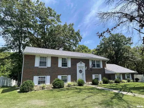 8 Edgewood Ln N, Centralia, IL 62801