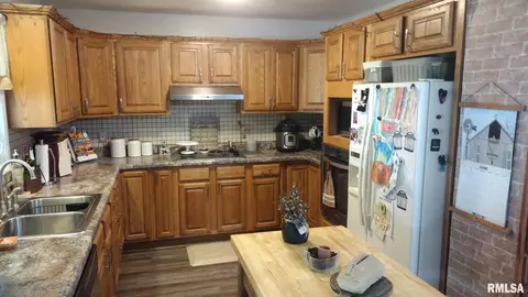 504 E Clark Trl, Herrin, IL 62948 photo 4