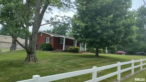 504 E Clark Trl, Herrin, IL 62948 photo 3