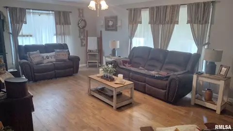 504 E Clark Trl, Herrin, IL 62948 photo 5